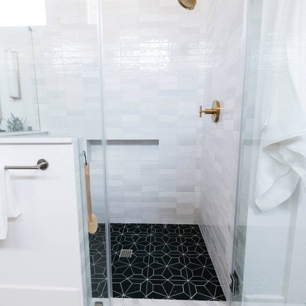 Blomma Honed Marble Mosaic Tile in Nero