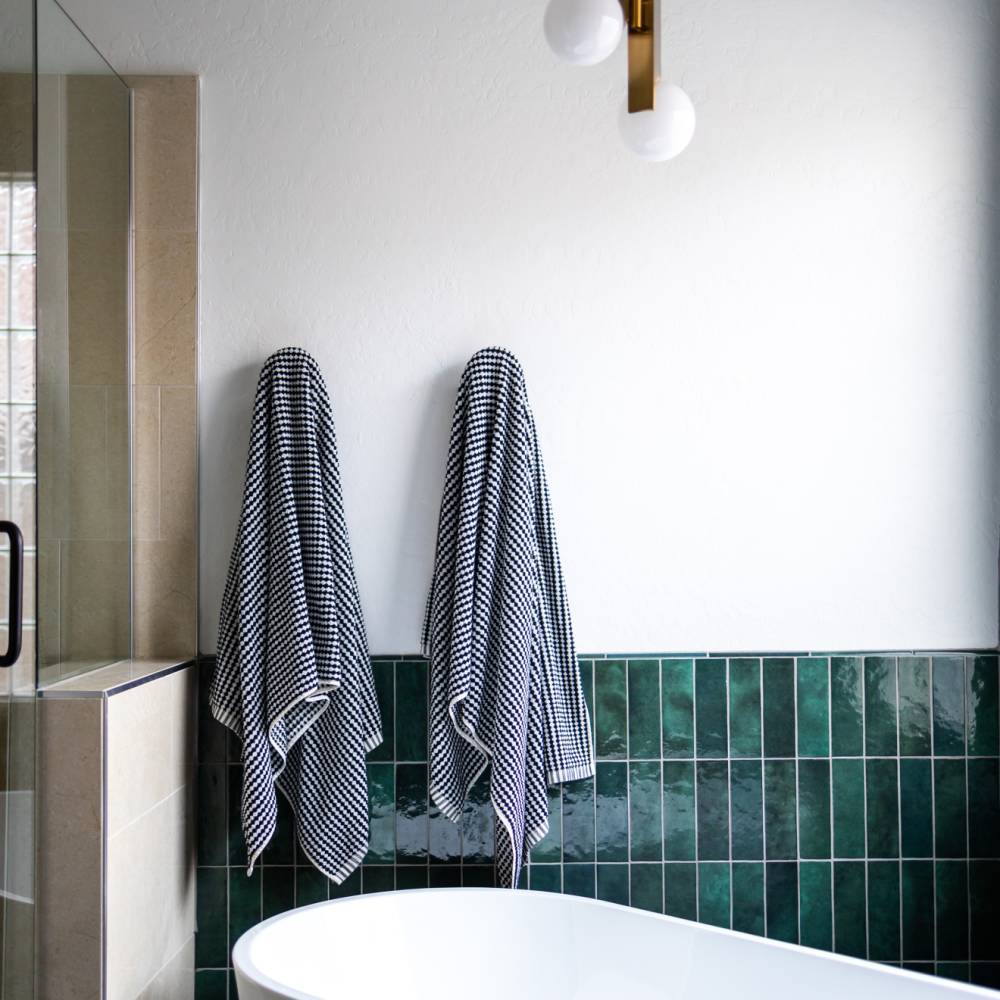Cloé Ceramic Tile in Green