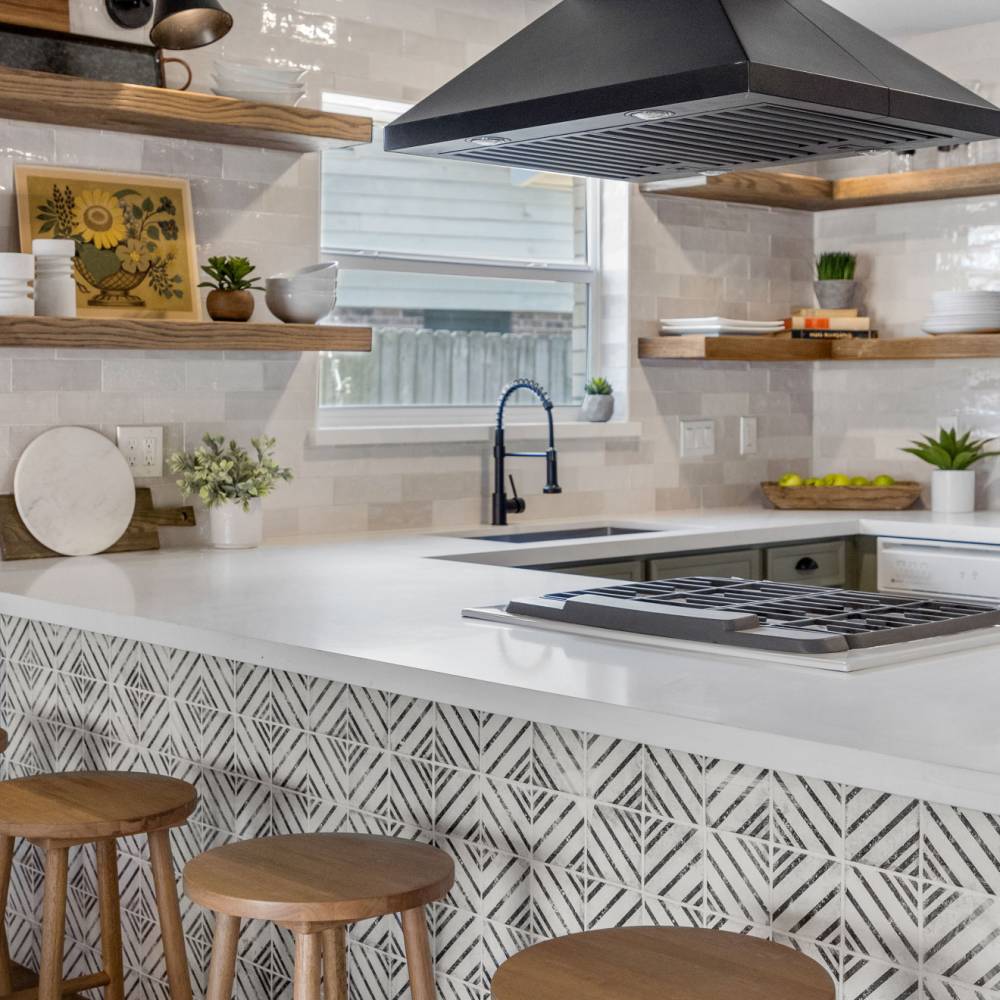 Vivace 4" x 4" Decorative Tile in Motif Rice