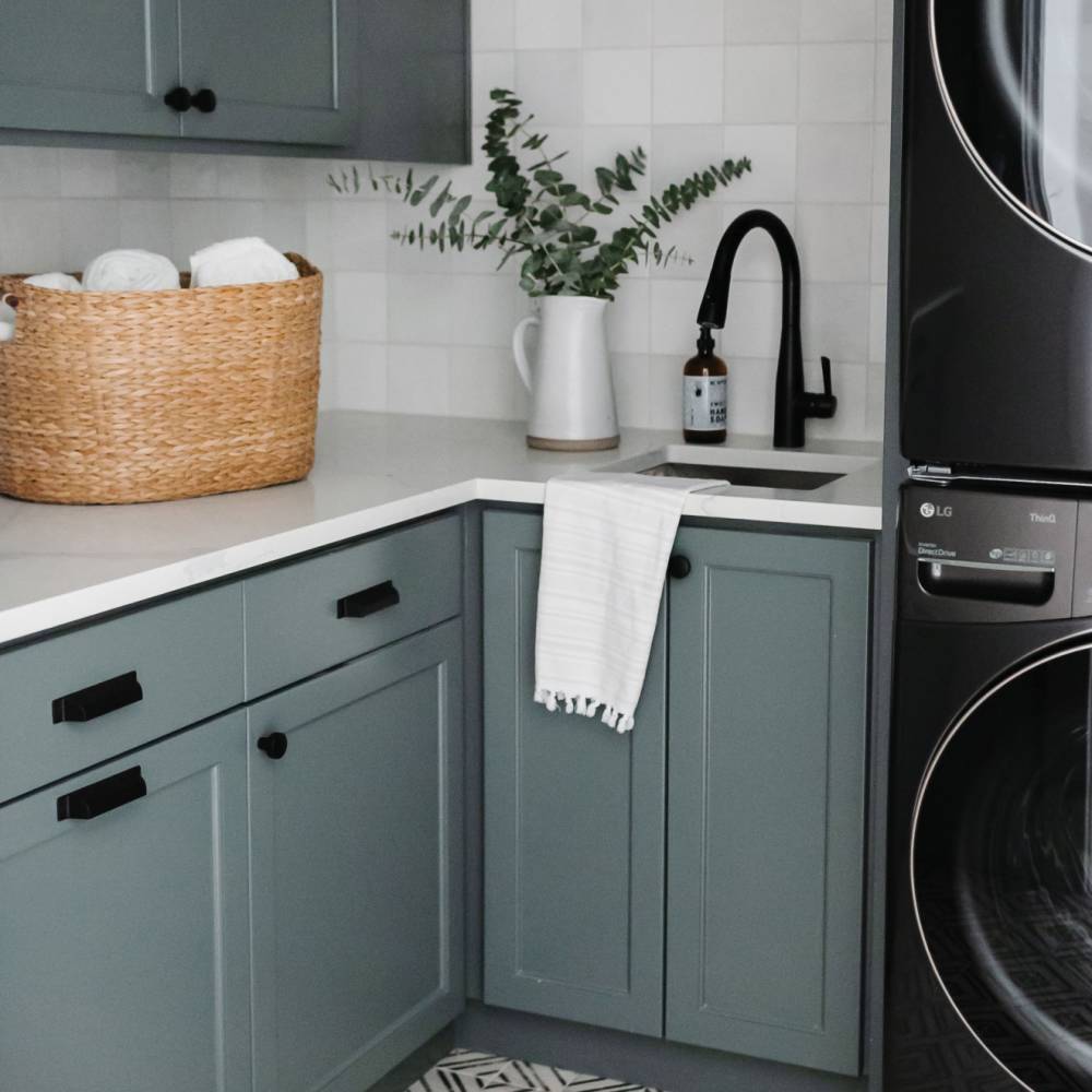 Vivace 4" x 4" Decorative Tile in Motif Rice