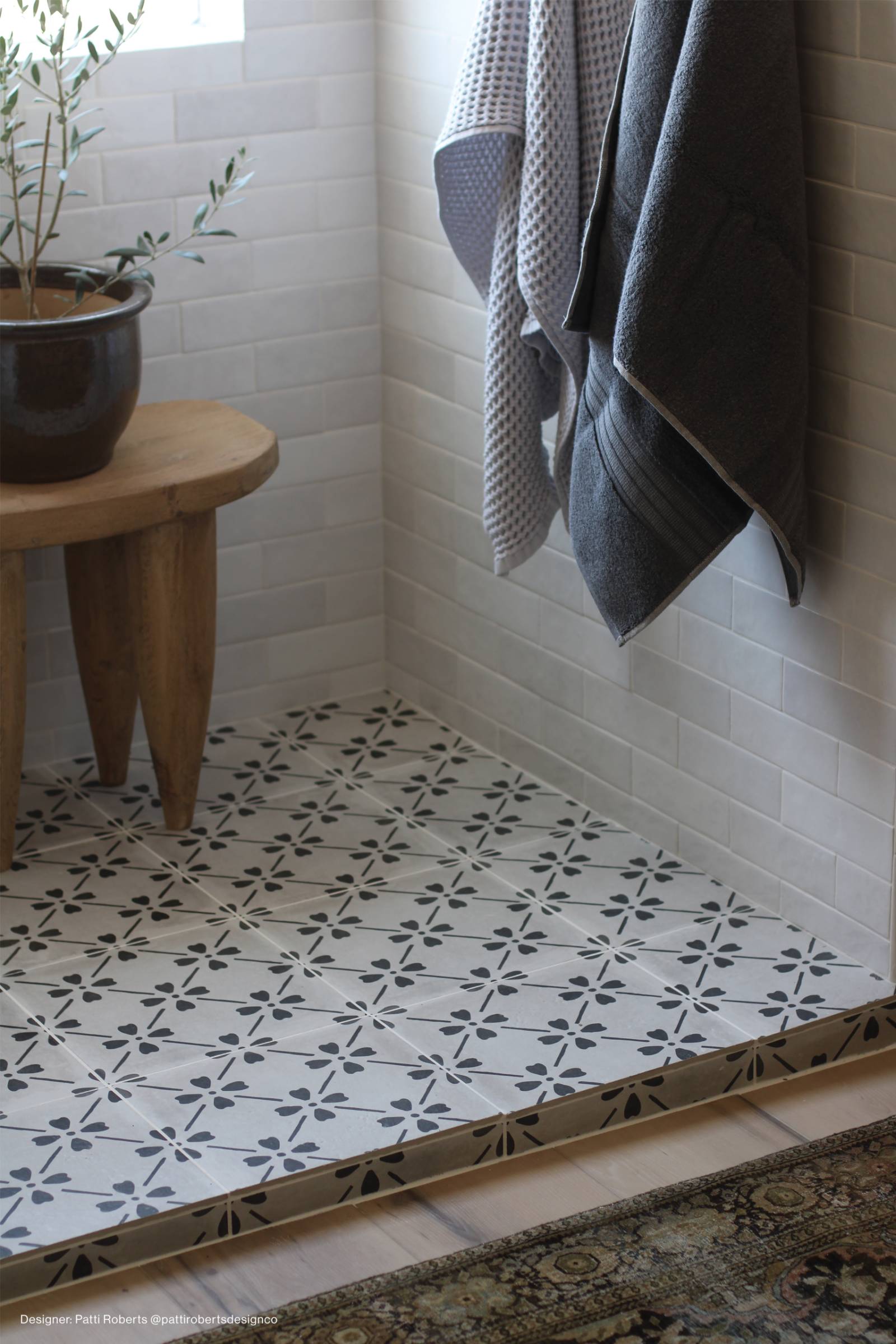 Cloé Ceramic Tile in White