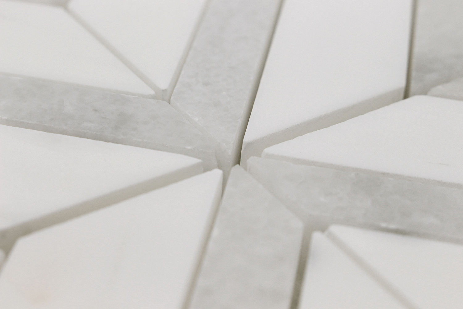 Maze Mosaic Bianco Venato DolomiteMaze – Dolomite with Milas White