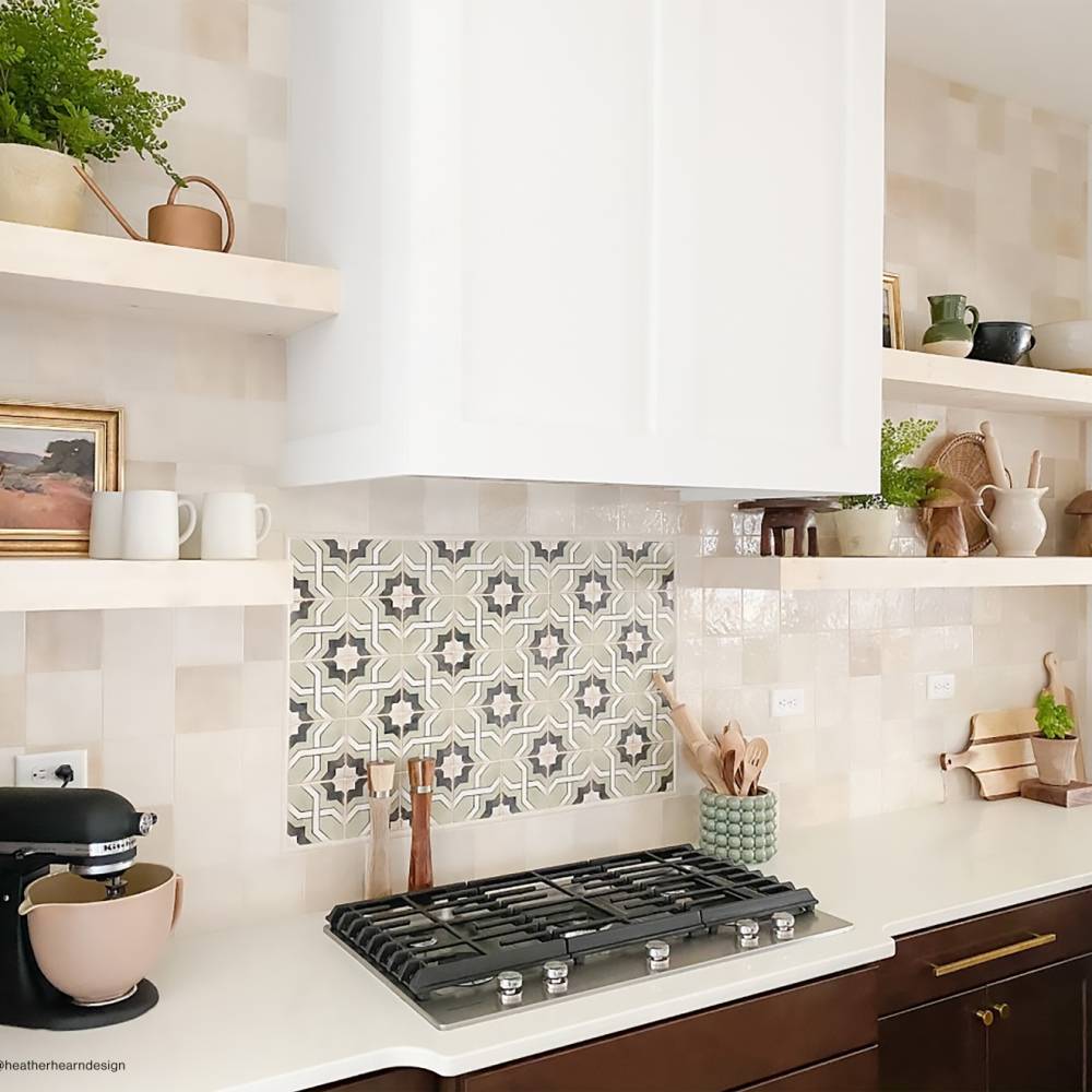 Cloé Ceramic Tile in Creme