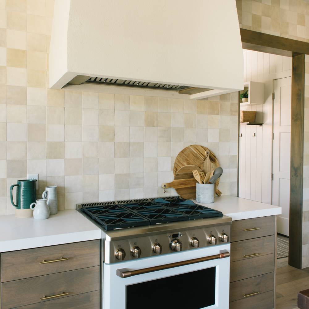 Cloé Ceramic Tile in Creme