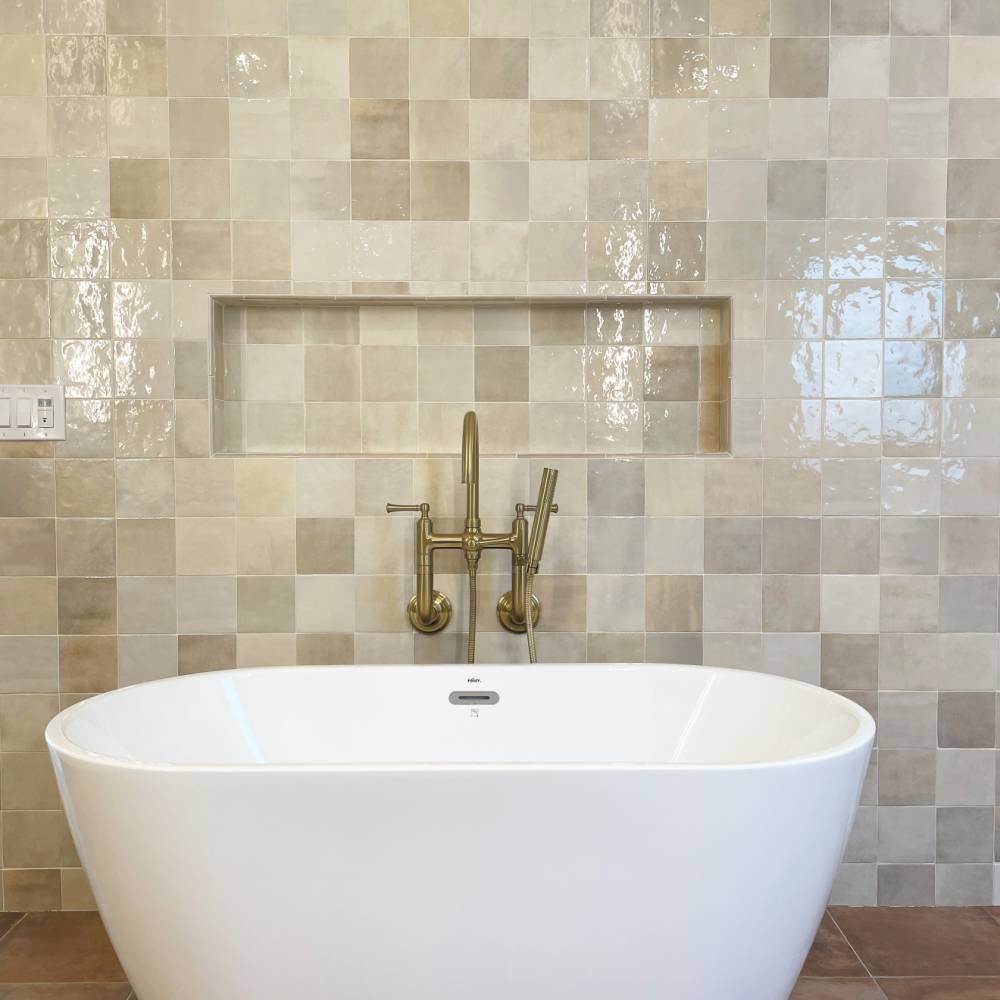 Cloé Ceramic Tile in Creme