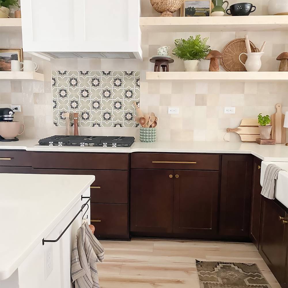 Cloé Ceramic Tile in Creme