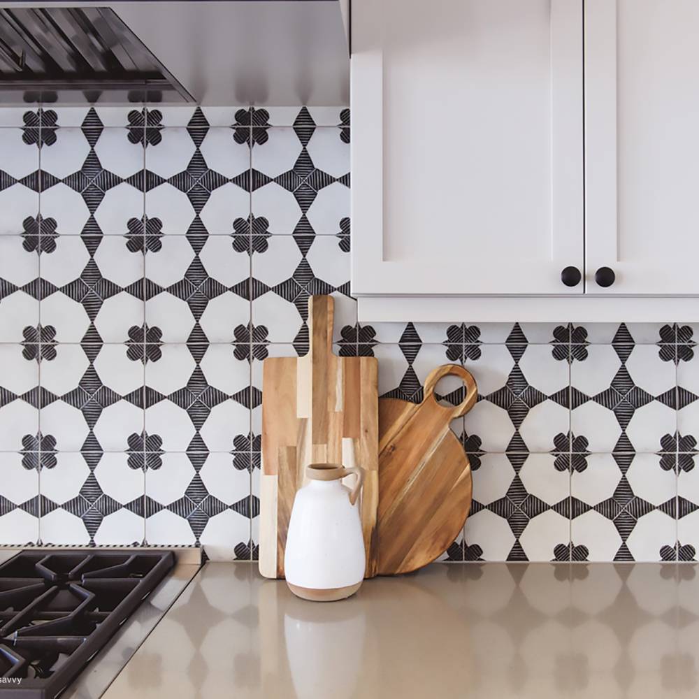 Enchante 8" x 8" Matte Porcelain Decorative Tile in Moderno